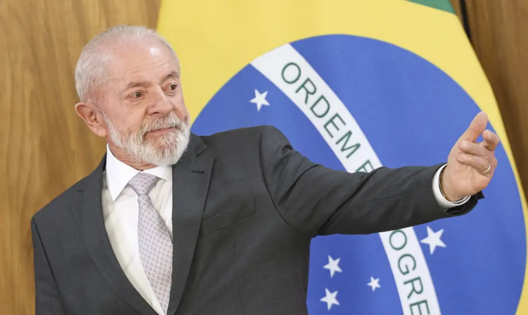 Lula anuncia ampliação do Farmácia Popular e lançamento do programa Pé-de-Meia