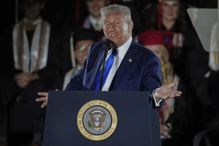 Trump oferece R$ 5,6 mil por autodeportação