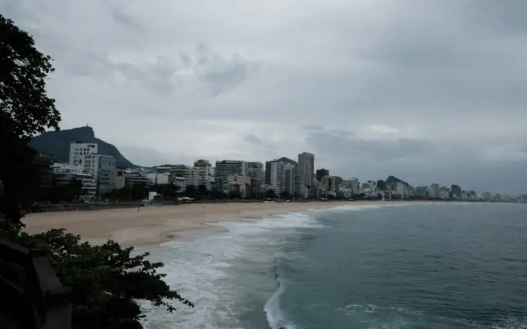 Frente fria chega ao Rio com previsão de chuva