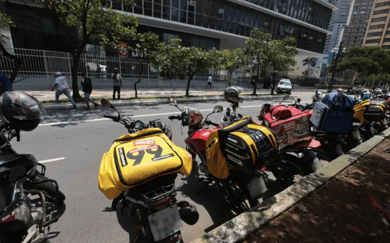 Lula anuncia linha de crédito para motoboys e promete baratear gás de cozinha